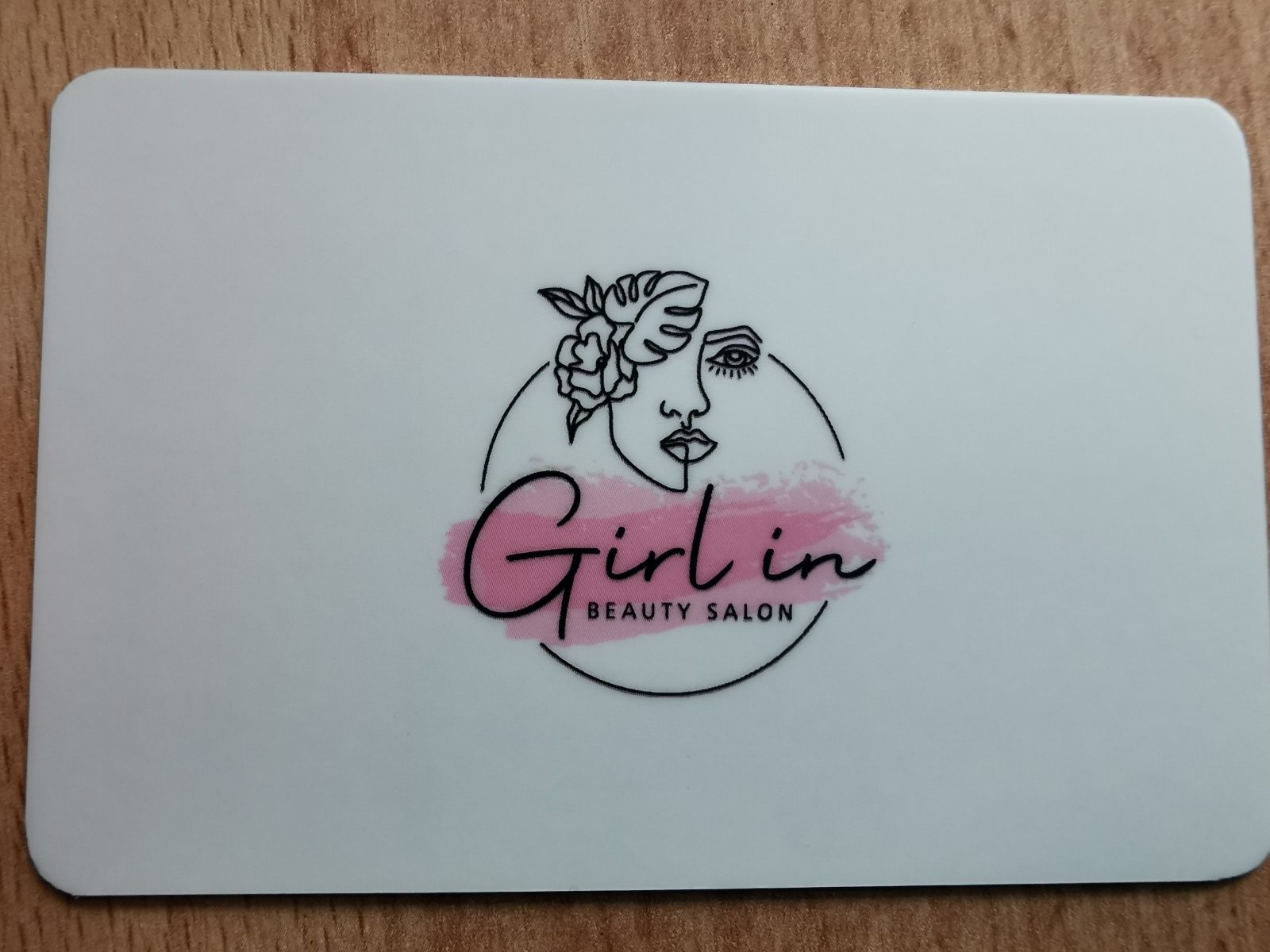 ΠΡΟΣΦΟΡΑ GIRL IN BEAUTY SALON